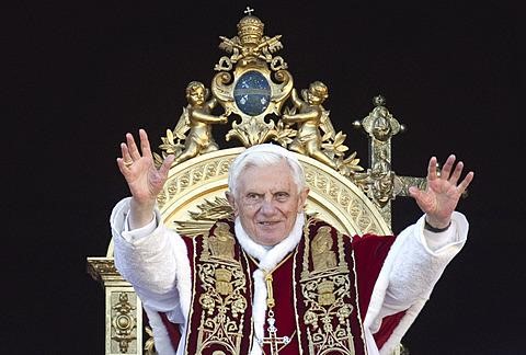 Đức Giáo hoàng yêu cầu các giáo dân hãy nhìn xa hơn 'những ánh đèn màu' hời hợt bên ngoài, để tìm ra chân ý nghĩa của ngày lễ Giáng sinh