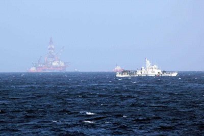 Description: A Chinese coast guard vessel near the area of China's oil drilling rig in disputed waters in the South China Sea, off shore Vietnam, 14 May 2014. (Photo: AAP)